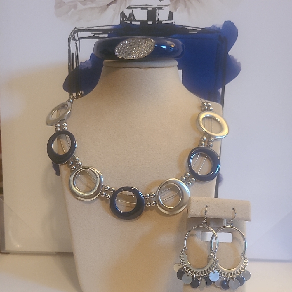 NY Collection Silver & Blue Circle Necklace & Earring Set with Matching Braclet
